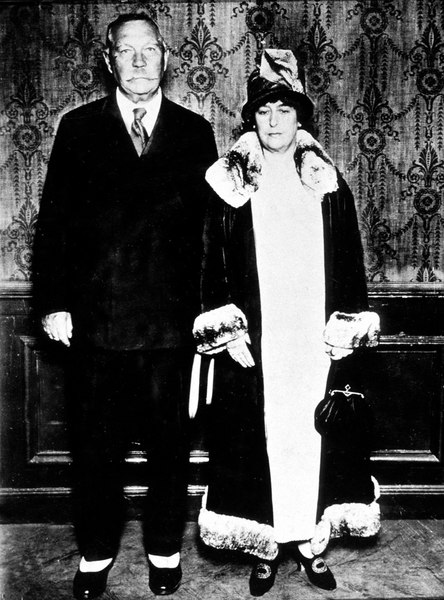 File:1928ca-arthur-and-lady-conan-doyle.jpg