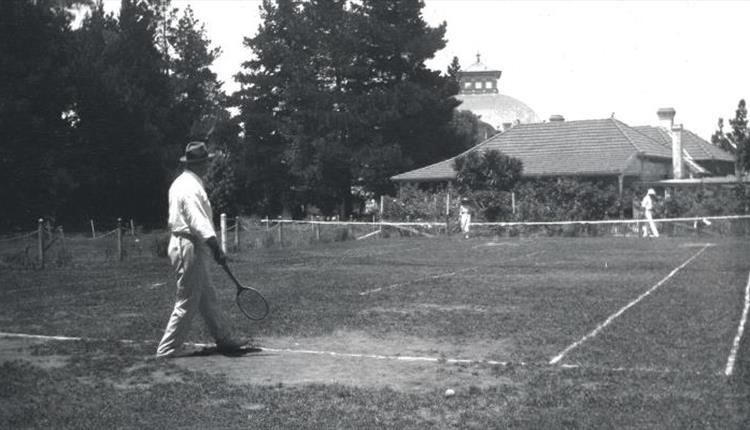 File:1920-arthur-conan-doyle-playing-tennis-in-australia.jpg