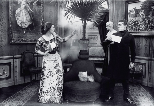 The countess (Alfi Zangenberg) and Sherlock Holmes (Alwin Neuss)