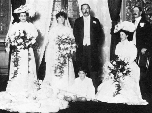 Innes as best man at the second marriage of his brother Arthur Conan Doyle on 18 september 1907. From left to right: Lily Loder-Symonds, Jean Leckie, Arthur Conan Doyle, Lesley Rose, Innes (best man) and sitted on the floor Brandford Angell.