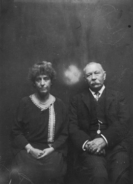 Arthur Conan Doyle and his wife Jean with the spirit of Conan Doyle's son Kingsley.