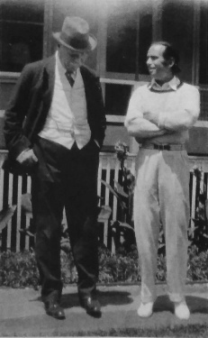 Arthur Conan Doyle with Douglas Fairbanks, in Samuel Goldwyn cinema studios (25 may 1923)