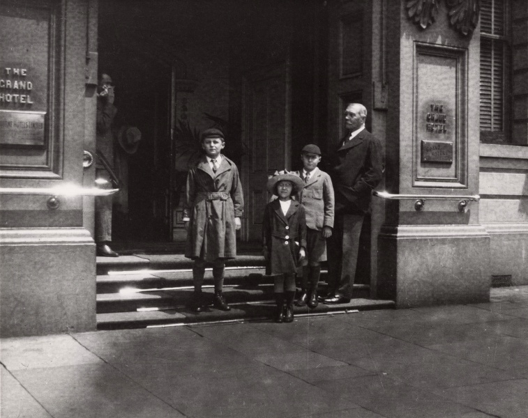 File:1920-11-acd-children-grand-hotel-melbourne-australia.jpg