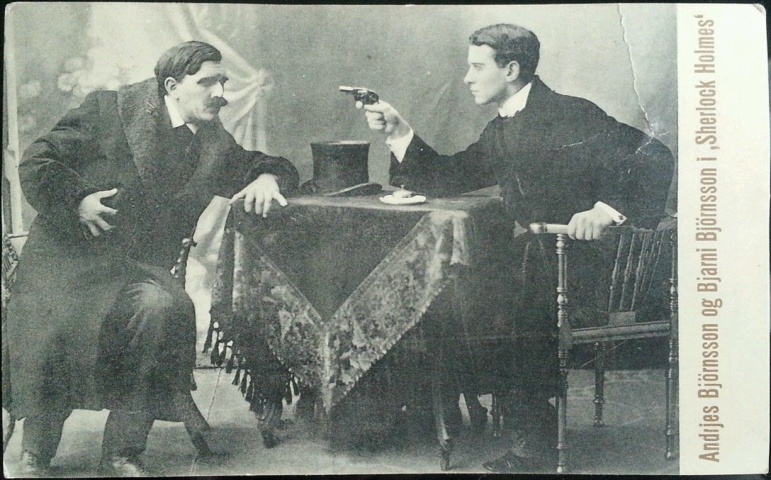 Andrjes Björnsson (left) as Professor Moriarty and Bjarni Björnsson (right) as Sherlock Holmes in the play Sherlock Holmes (1912)