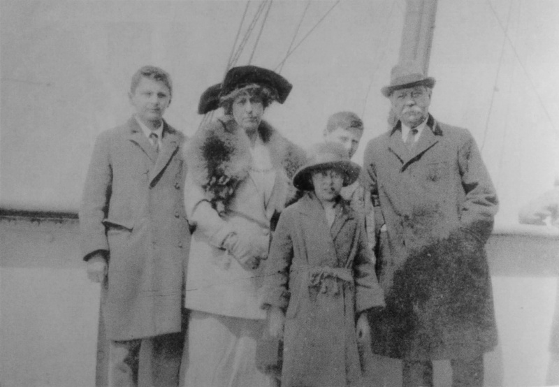 File:1923-04-03-sir-arthur-conan-doyle-and-family-ship-olympic4.jpg
