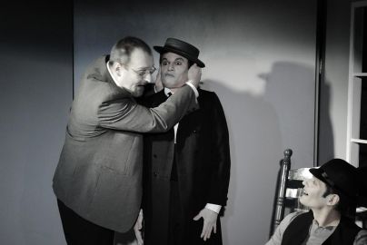 Dr. Watson (Markus Veith), Lestrade (Joeri Burger) and Sherlock Holmes (Lars Lienen)