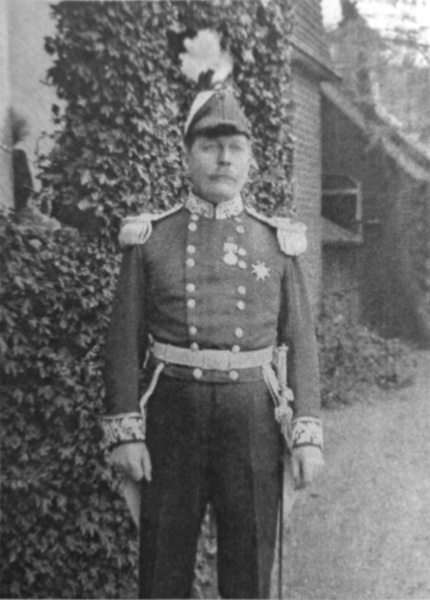File:1902-arthur-conan-doyle-wearing-his-deputy-lieutenant-uniform3.jpg