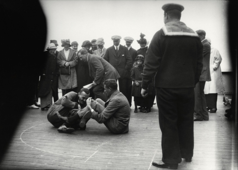 File:1914-arthur-conan-doyle-watching-leg-wrestling-aboard-ship.jpg