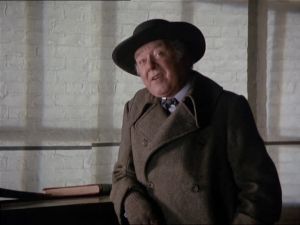 Inspector Baynes (Freddie Jones)