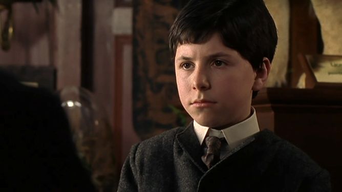 Ben Macleod as you ng Innes Doyle in episode The Kingdom of Bones of the TV series Murder Rooms: Mysteries of the Real Sherlock Holmes (2000-2001).