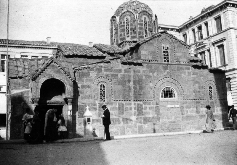 File:1907-arthur-conan-doyle-at-the-church-of-panagia-kapnikarea-in-athens.jpg