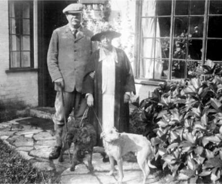 Arthur Conan Doyle at Bignell Wood with his wife and dogs.