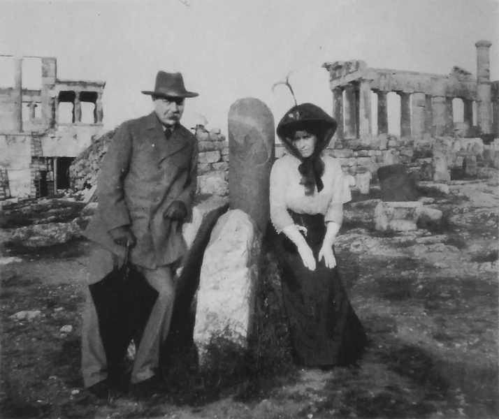 File:1907-arthur-and-jean-conan-doyle-acropolis.jpg