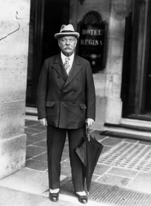 Sir Arthur Conan Doyle, in Paris for the International Spirit Congress, 1925.