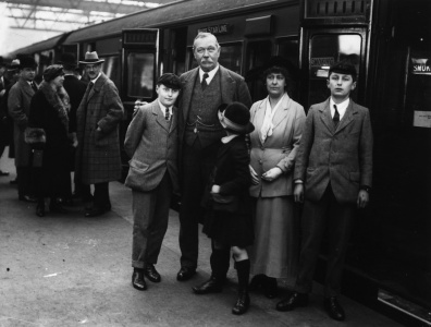 Adrian (left) at Victoria Station (1923).