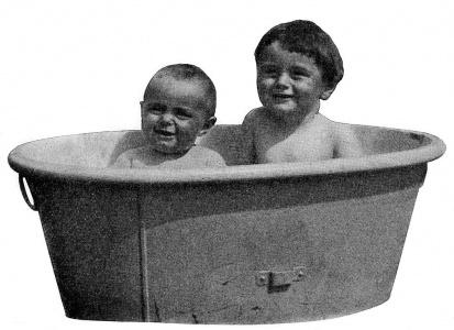 Adrian and Denis in bathtub (1910).