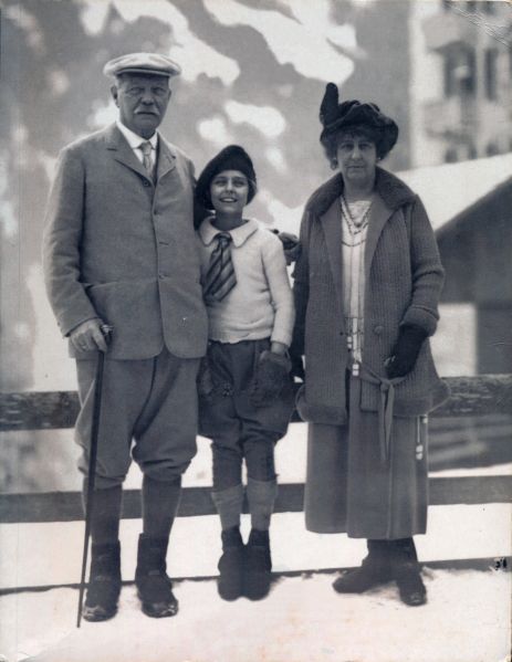 File:1924-12-arthur-conan-doyle-ith-lenajean-and-lady-jean-in-switzerland.jpg