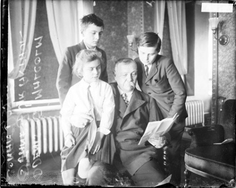 Arthur Conan Doyle and children in USA or Canada.